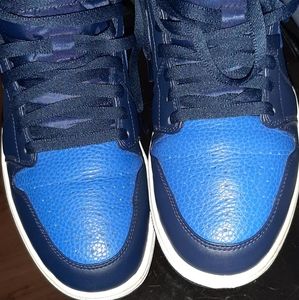 Jordan's 1 mid navy blue an white with dark blue